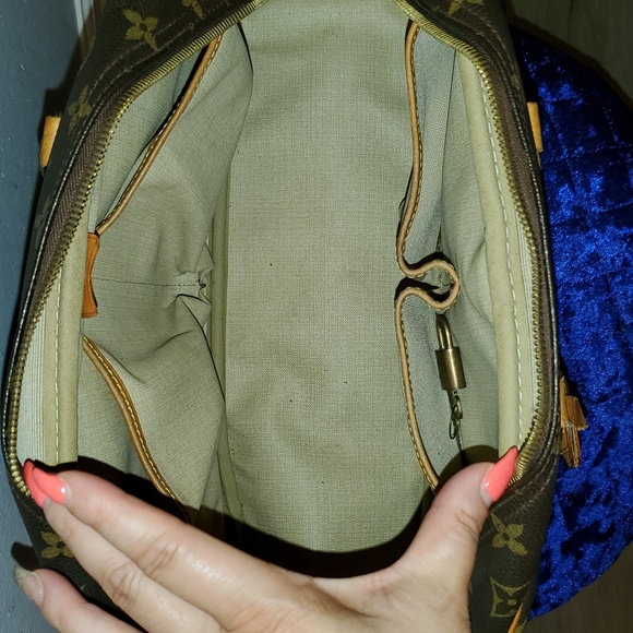 Authentic Louis Vuitton Travel/Handbag - Picture 11 of 17